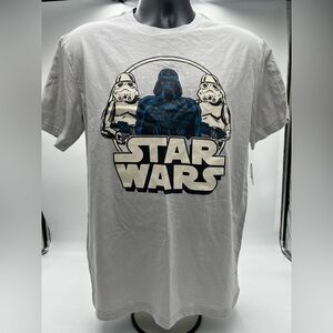 New men’s Star Wars shirt sleeve T-Shirt.‎ Size Medium. NWT